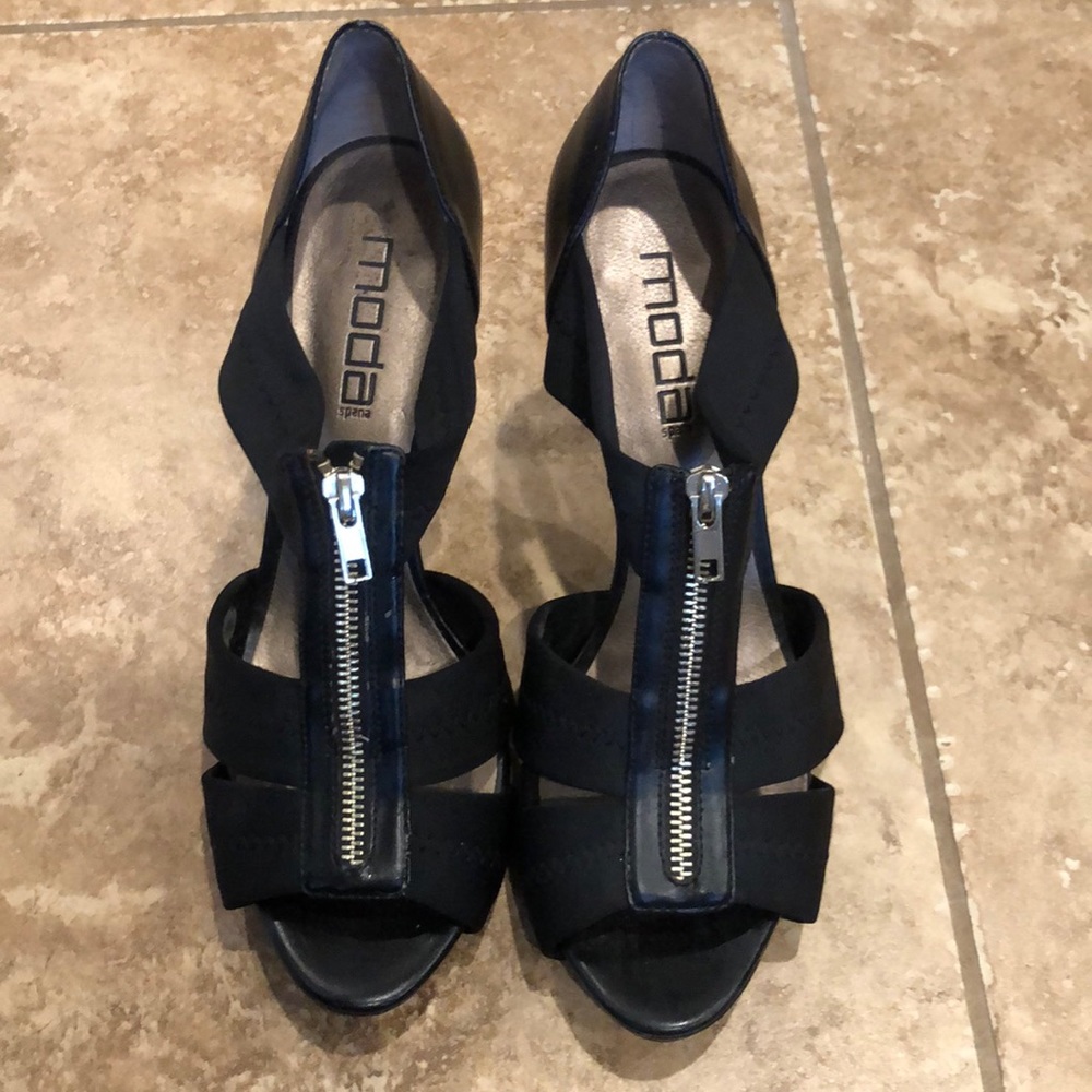 Cute black high heels with zipper